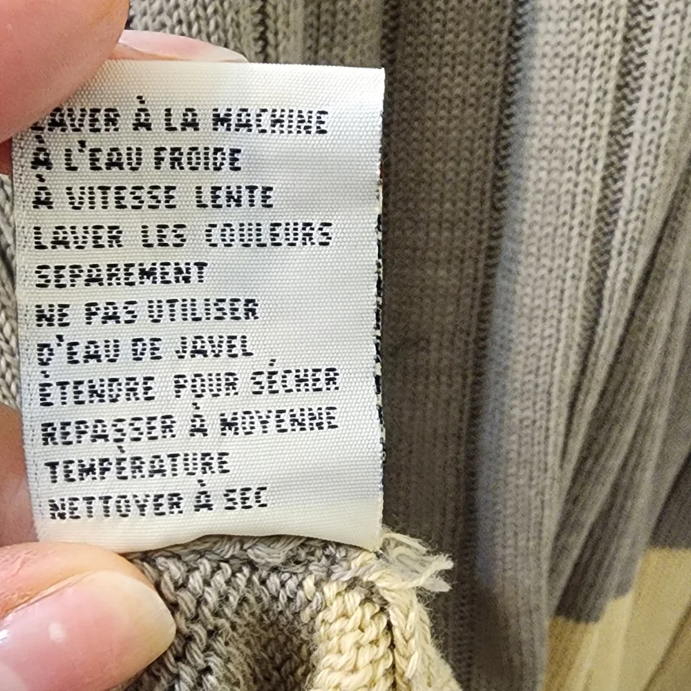 Men's Gray and Tan Sweater‎